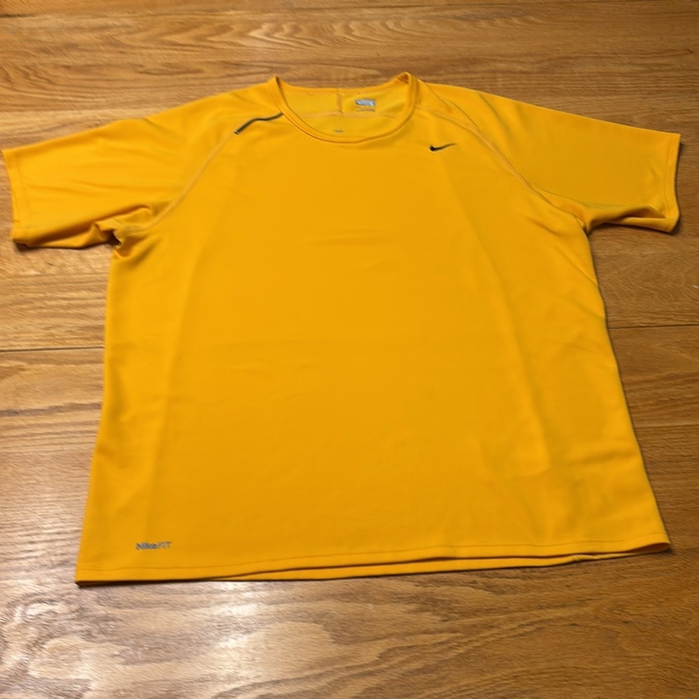 Nike Men's Golden Short Sleeve Tee